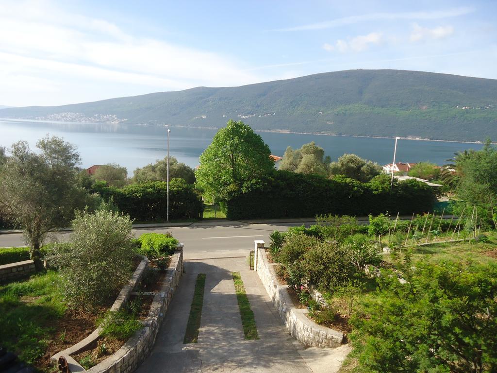 Apartments And Bungalows Mimoza Baosici Herceg Novi Exteriör bild