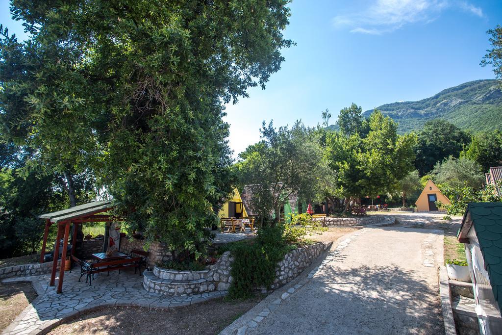 Apartments And Bungalows Mimoza Baosici Herceg Novi Exteriör bild