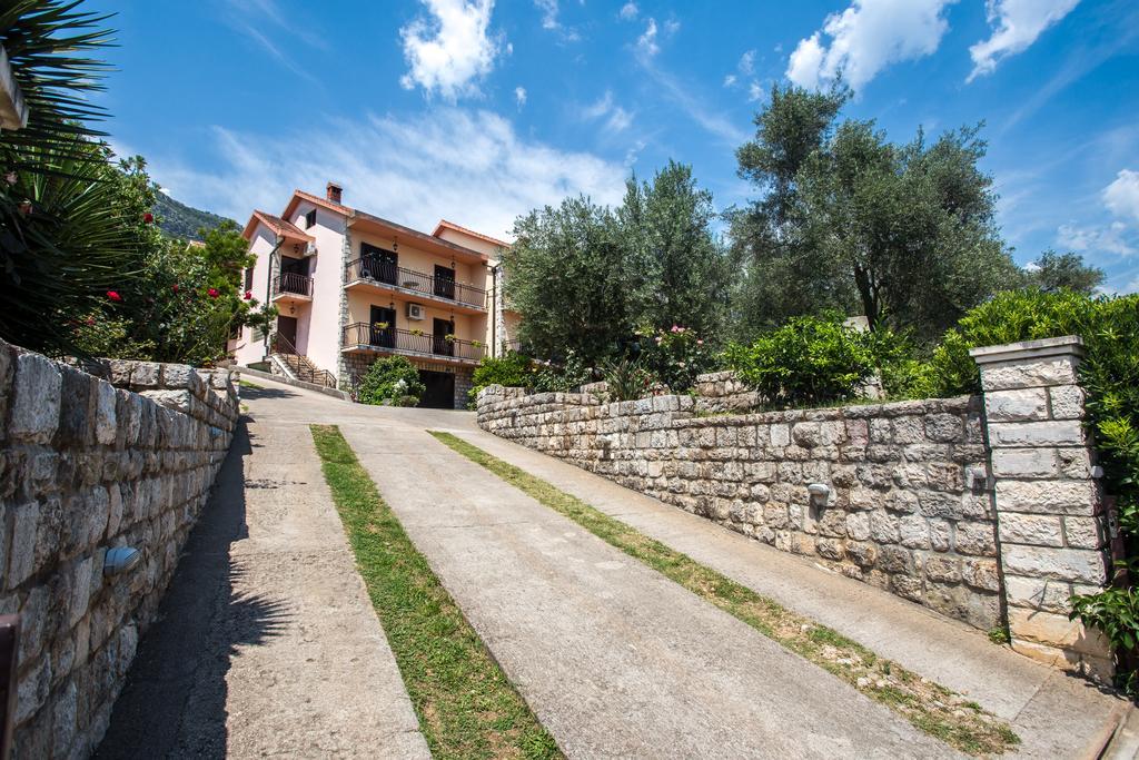 Apartments And Bungalows Mimoza Baosici Herceg Novi Exteriör bild