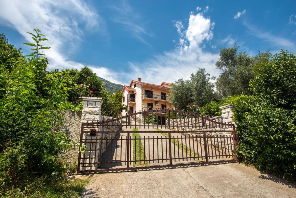 Apartments And Bungalows Mimoza Baosici Herceg Novi Exteriör bild