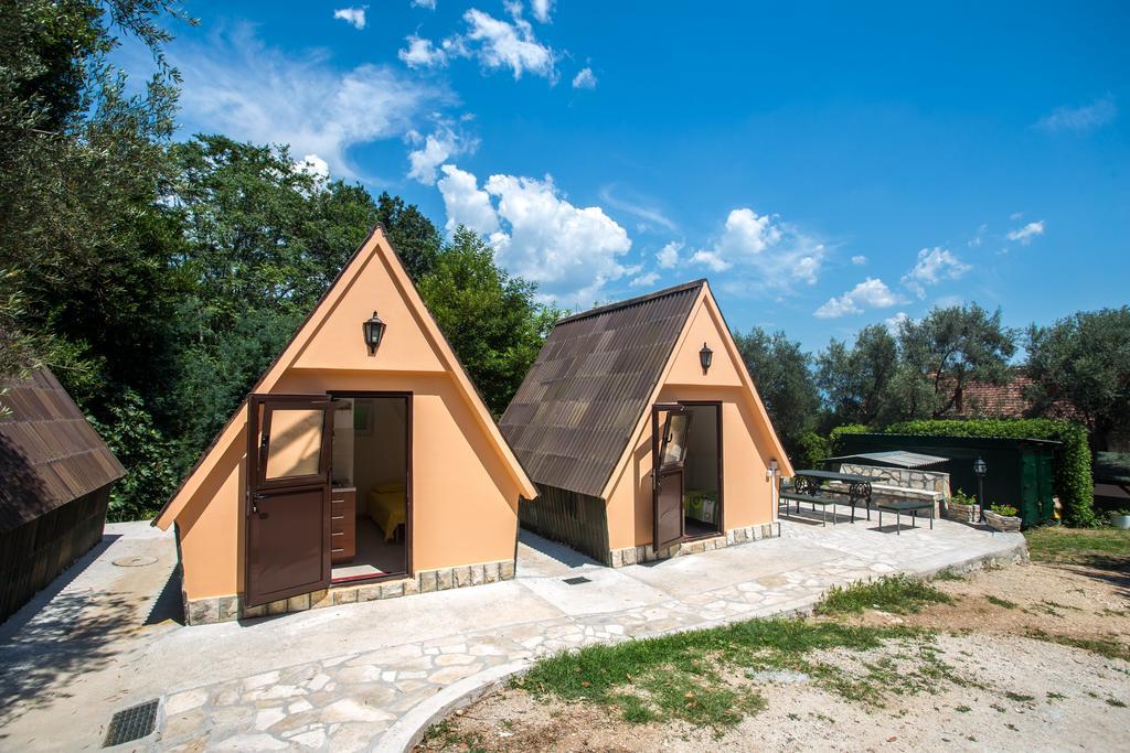 Apartments And Bungalows Mimoza Baosici Herceg Novi Exteriör bild