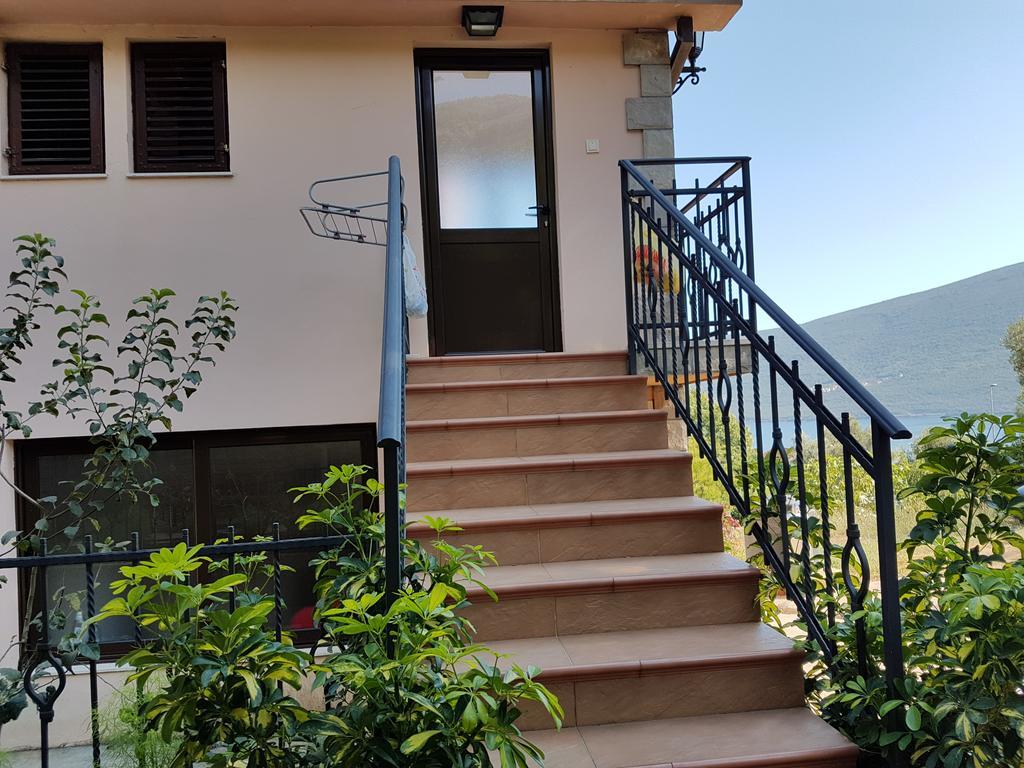 Apartments And Bungalows Mimoza Baosici Herceg Novi Exteriör bild